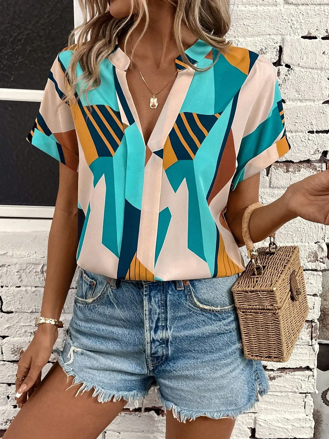 Летняя женская повседневная модная дизайнерская тонкая футболка с V-образным