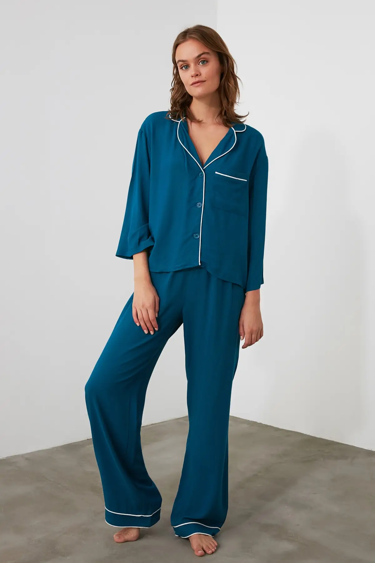 

Пижама с длинным рукавом и синей отделкой, 100%