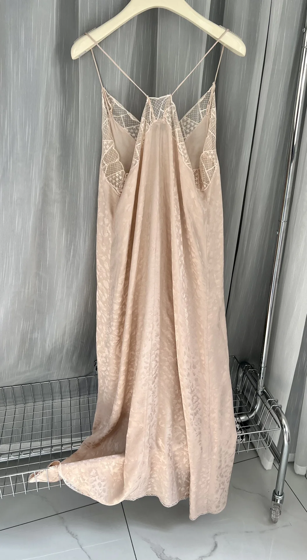 

Женское Асимметричное Платье-миди из 100% шелка, леопардовое жаккардовое сексуальное кружевное платье без рукавов с V-образным вырезом, женское Повседневное платье на бретельках, лето 2023