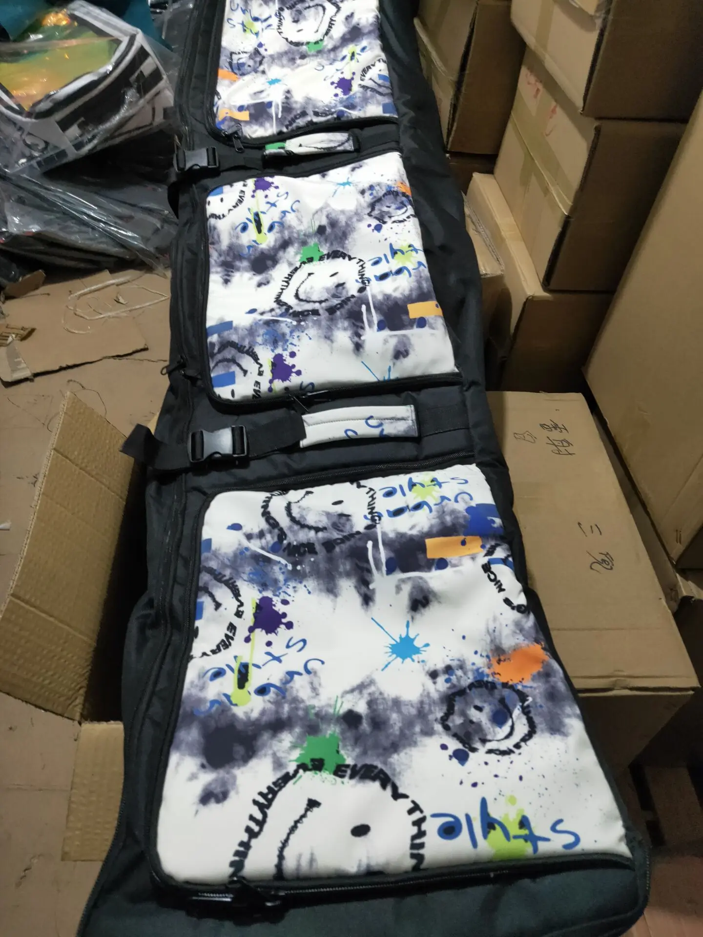 

С тем же оборудованием для сноуборда для сухой и влажной сепарации, можно добавить логотип рюкзака для серфинга и скейтборда.