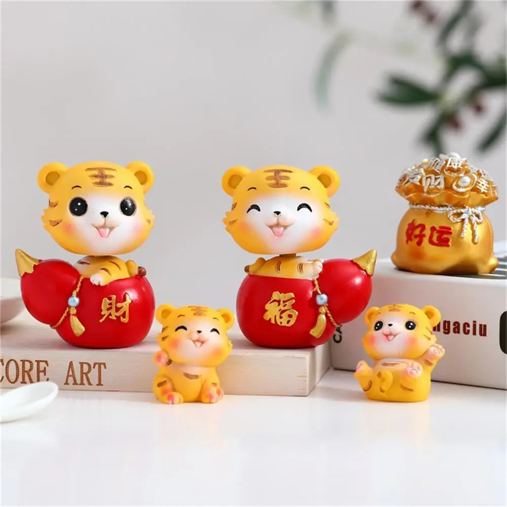 

Warm Color Useful Lovely Vivid Resin Statue Model Lightweight Car Dashboard Decor Fine Workmanship for Desktop