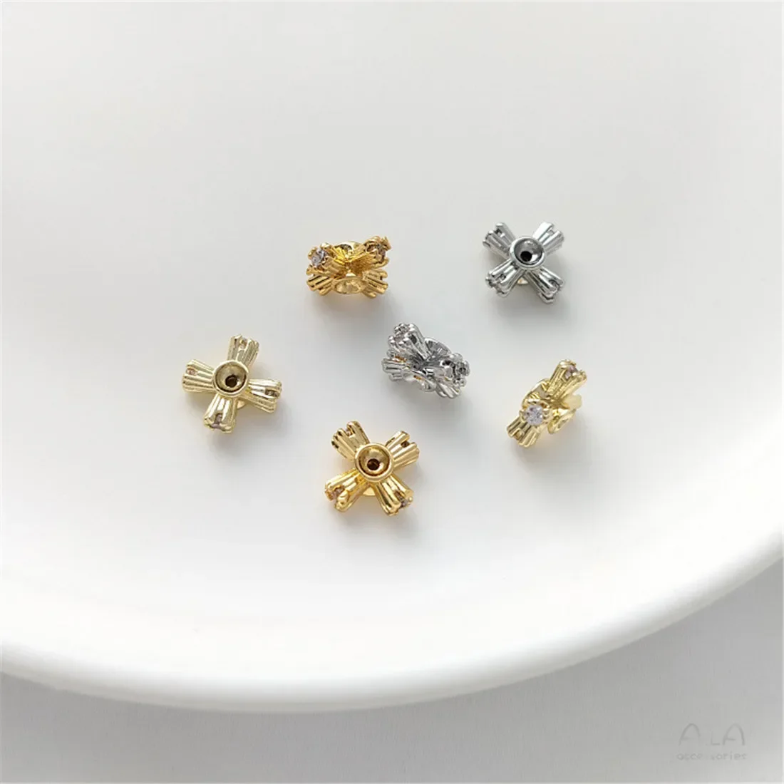 Бусины-хрестики из циркона с четырьмя угловыми прокладками жемчужный браслет