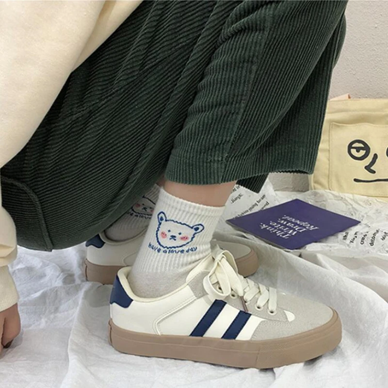 2022 Women Sneakers Vulcanize Shoes Student Trainers Woman Casual Loafers Classics Flats Ladies High Quality Twitter Hot Sellers