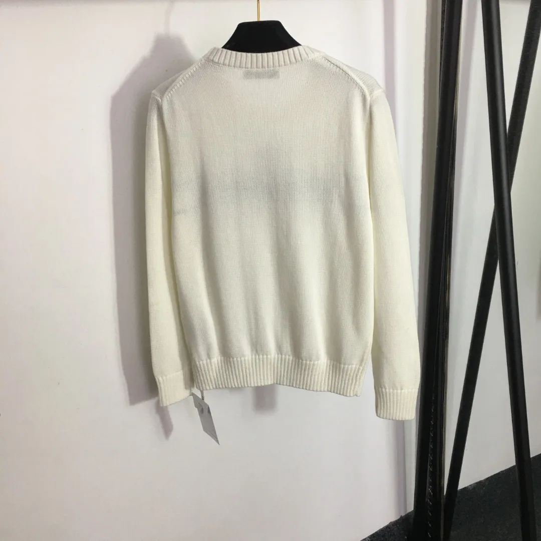 

New cashmere chest letter round neck pullover casual and comfortable long-sleeved knitted sweater sweater top tide
