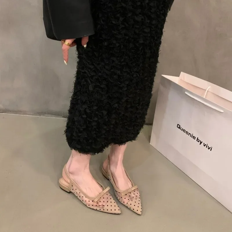 2024 женские туфли в горошек на массивном каблуке изящные с острым носком и