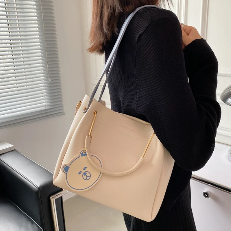 Fashion Bucket Women Bags New Portable Shoulder Bag Women Bucket Messenger Bag with Pendant Large Capacity