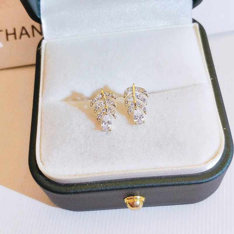 

Solid 14K Gold Diamond Leaf Ear Clips Pierced Net Red Fashion Temperament Aros Mujer Oreja Yellow Gold Orecchini Drop Earrings