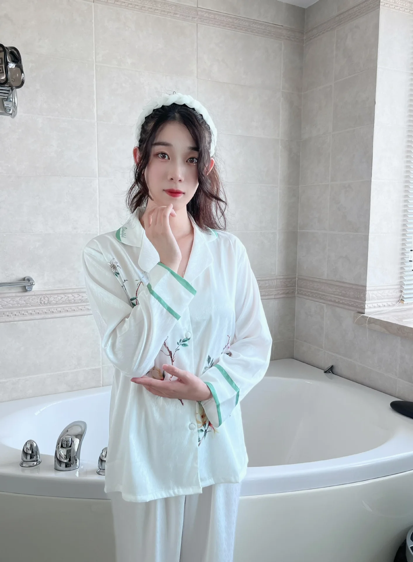 Pajamas Women's Spring and Autumn Long sleeved 2023 New Ice Silk Pajamas Chinese Herringbone Thread Printed Home Furnishings