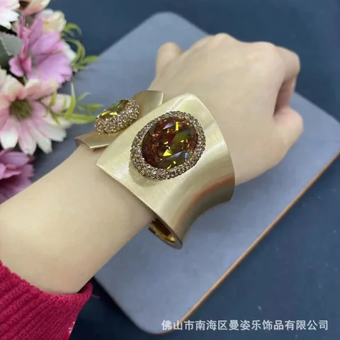 Французский винтажный браслет из цинкового сплава