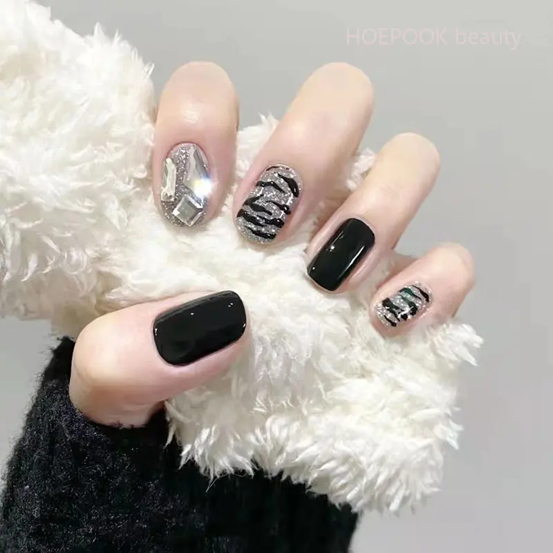 

24pcs Black Diamond Glitter Reusable False Nails Art Short Coffin Fake Nails With Glue Full Cover Artificial Press On Nail Tips