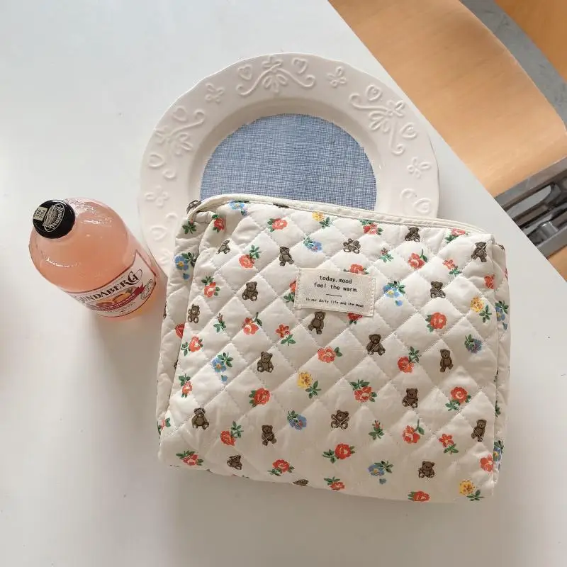 

Korean Quilted Fresh Flowers Makeup Bag For Women Portable Toilet Bag Female Handbags Floral Organizers Storage Cosmetics Pouch