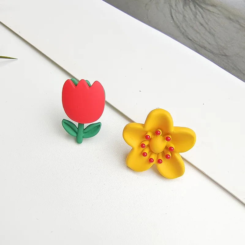 

Asymmetrical Tulip Flower Earrings Korean Small Fresh Simple Earrings Personality Fashion Versatile Earrings Women