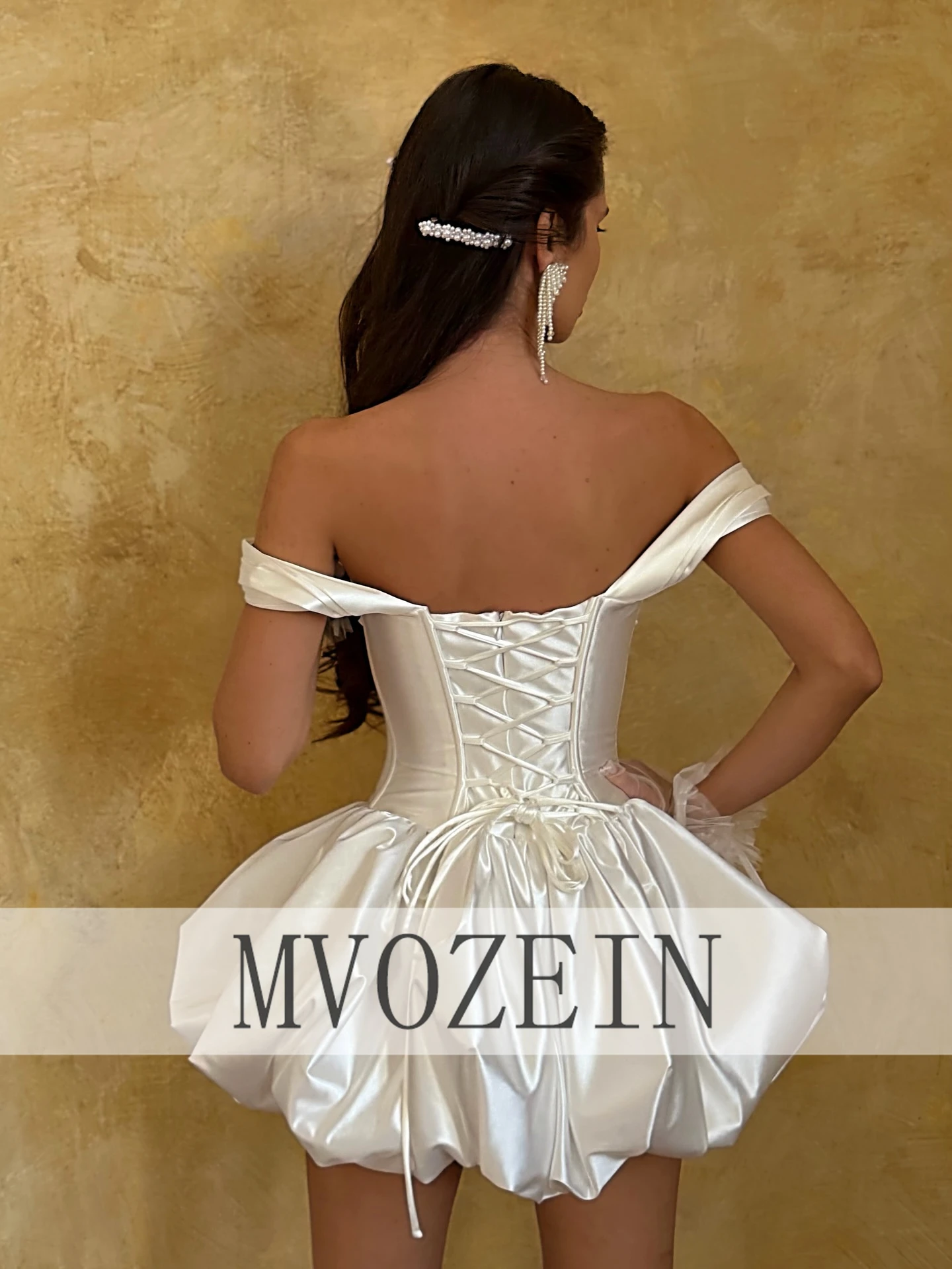 Фото Белое атласное платье MVOZEIN для выпускного вечера с открытыми плечами, мини-платье выше колена для коктейльной вечеринки №5