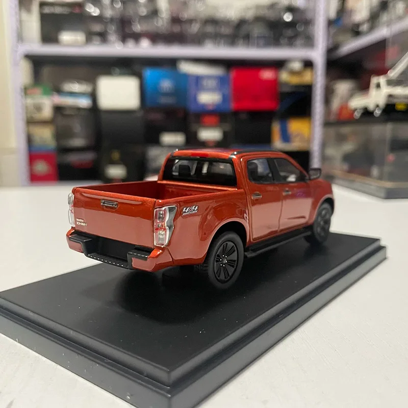 Фото Масштабная модель автомобиля ISUZU D-MAX DL40 2021 из сплава, коллекционная, 1:43 №4