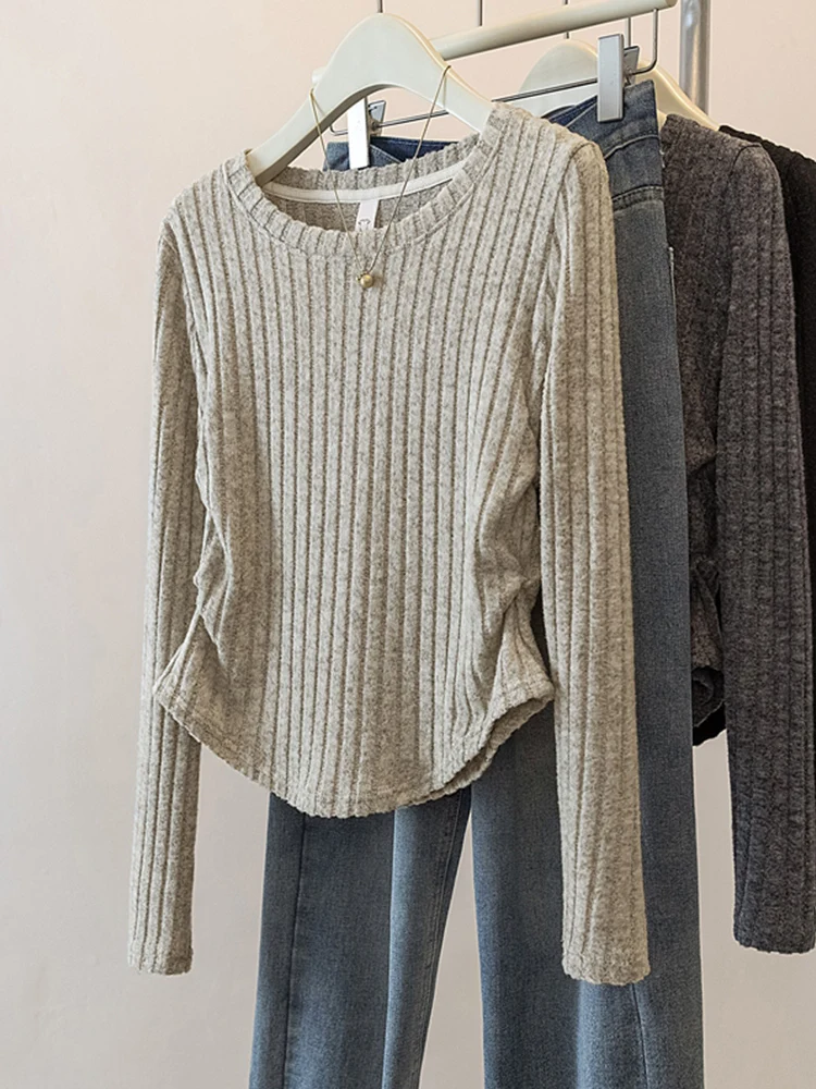 Женская трикотажная нижняя рубашка цвета хаки со складками и длинными рукавами