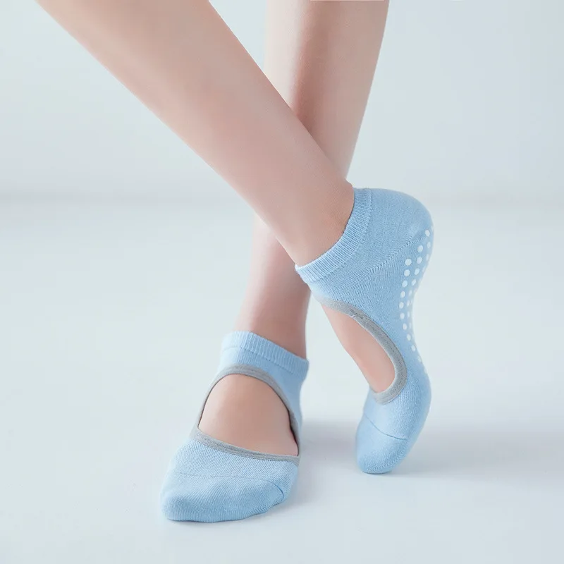 

2022 Hot Anti-friction Women Yoga Socks Silicone Non Slip Pilates Barre Breathable Sports Dance Socks Slippers with Grips