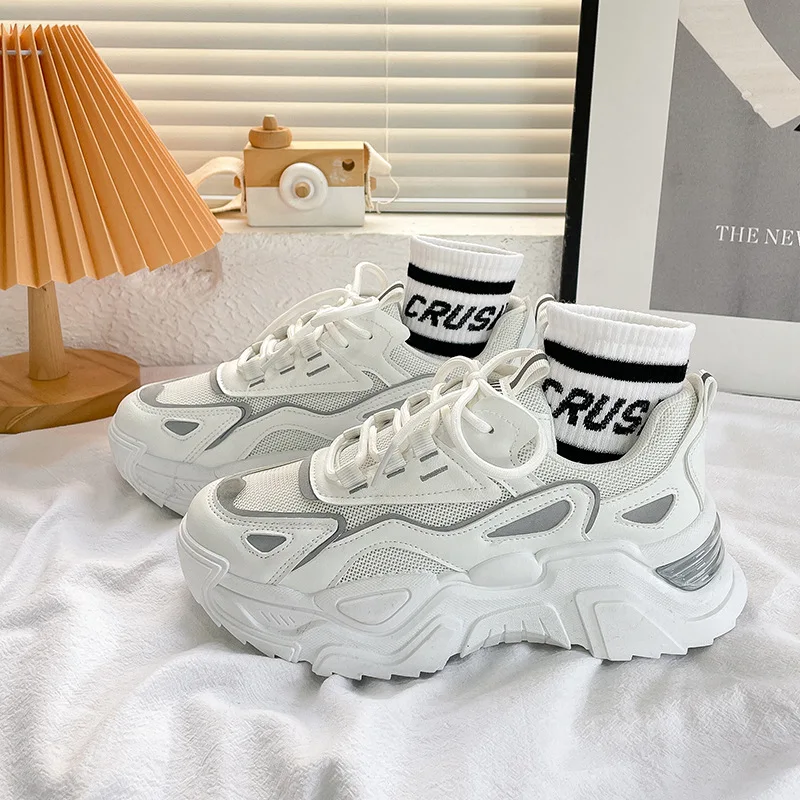 

The New Women's Shoes Thick Sole Wild Sports Shoes Breathable Leisure Retro Round Head Lace Internal Increase Run Women's Shoes