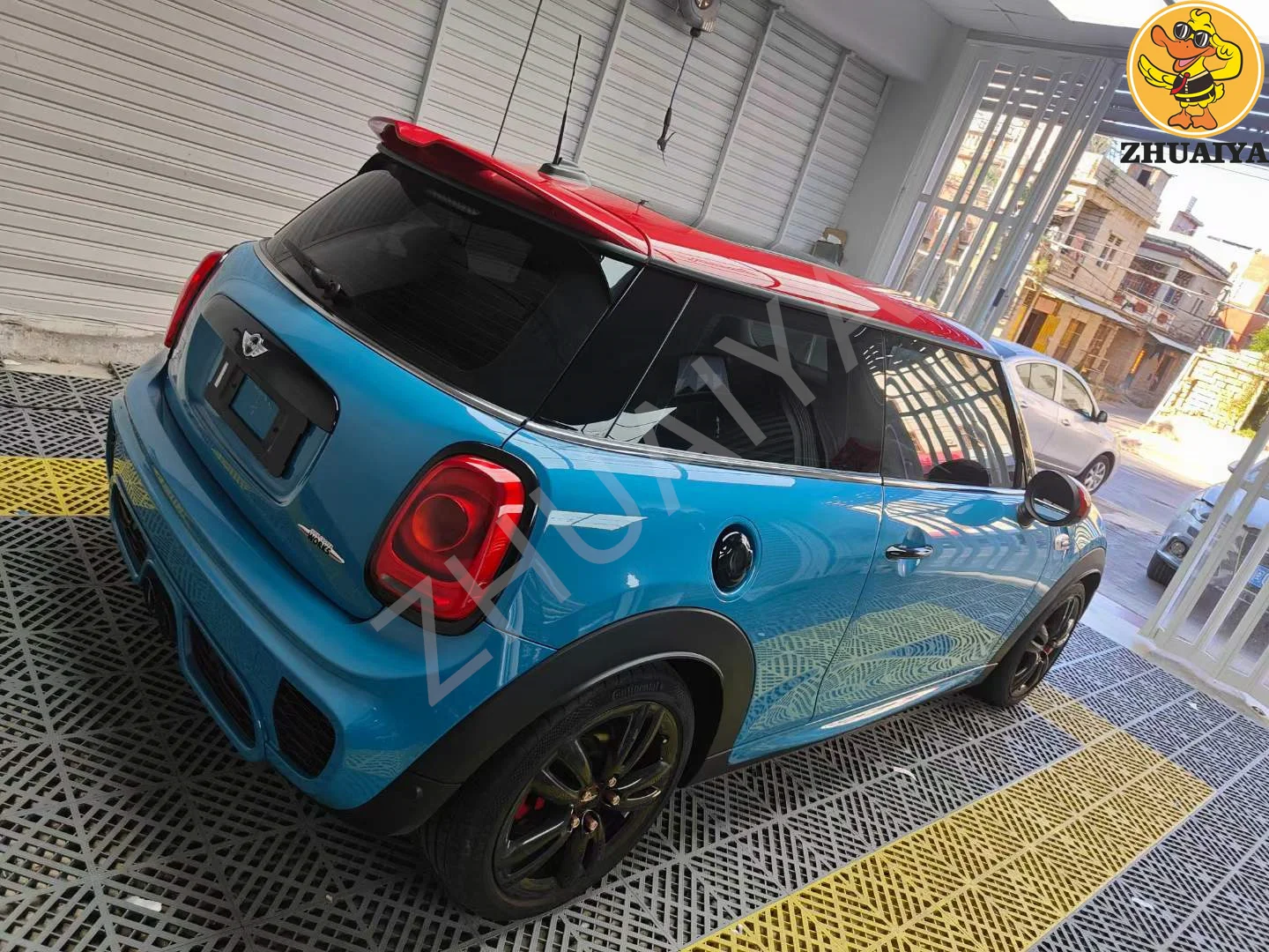 Рисунок 5 - Высококачественные автомобильные наклейки из ТПУ