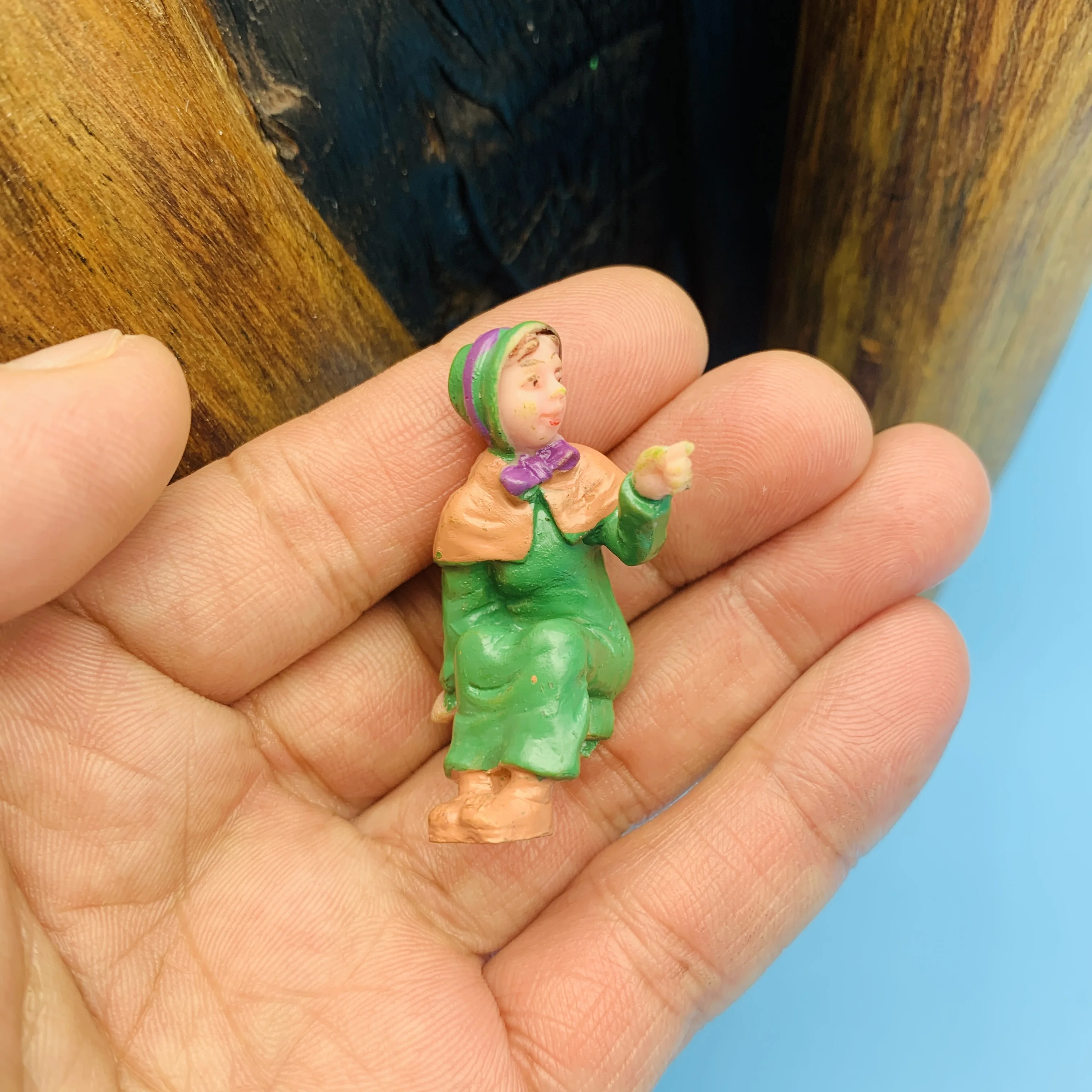 Миниатюрная садовая скульптура