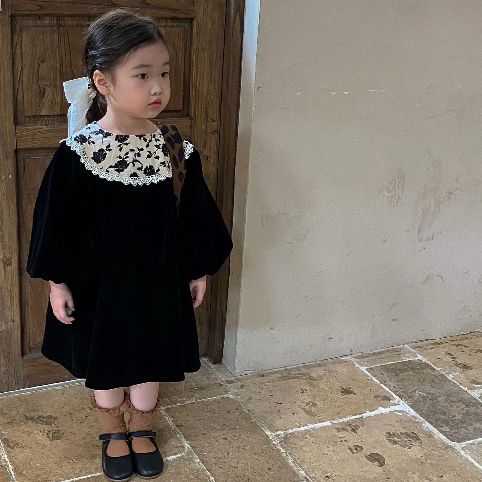 

Autumn Floral Girls Casual Dresses 2023 New Children's Velvet Princess Dress Girls' Fashionable Black Dress 1-5Years