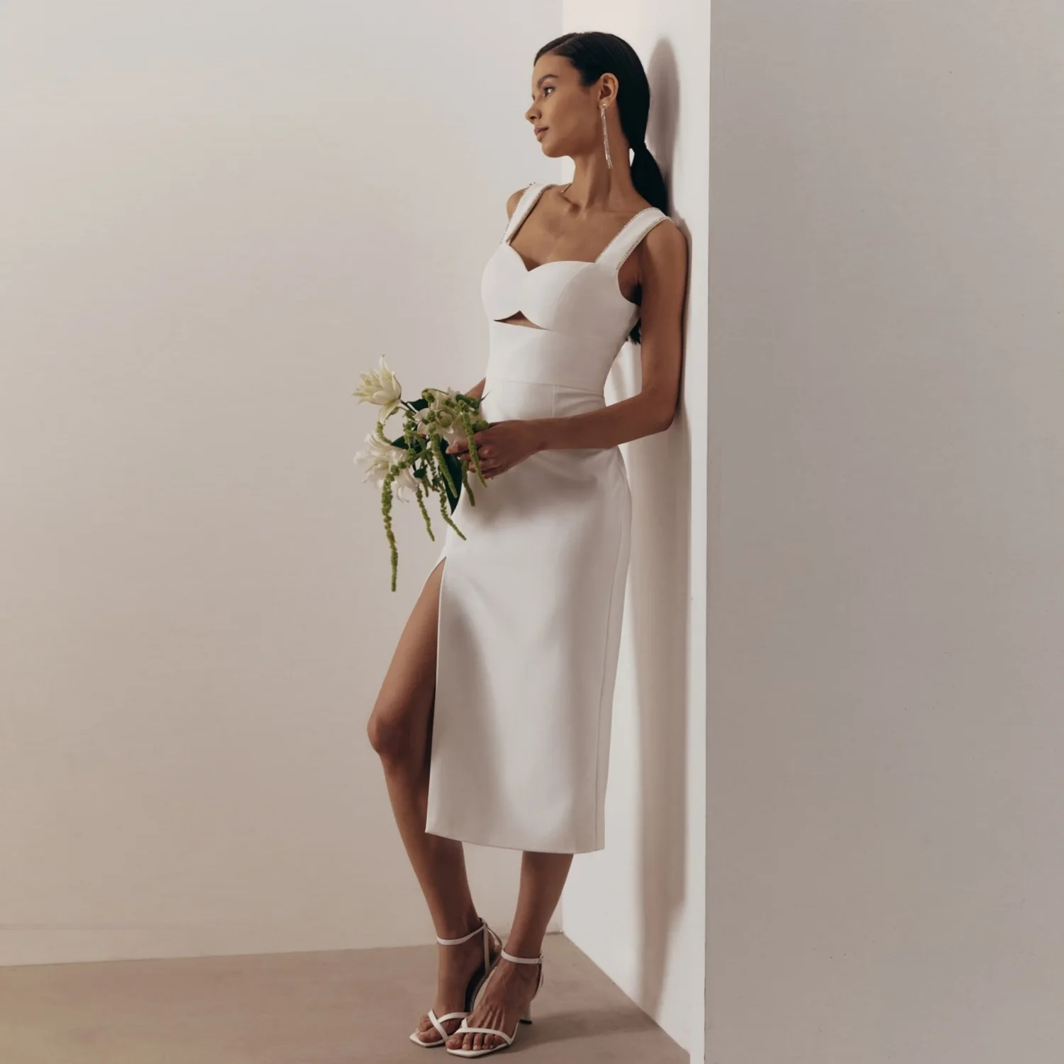 

Женское облегающее платье без рукавов, черное или белое ажурное платье с разрезом, лето 2023