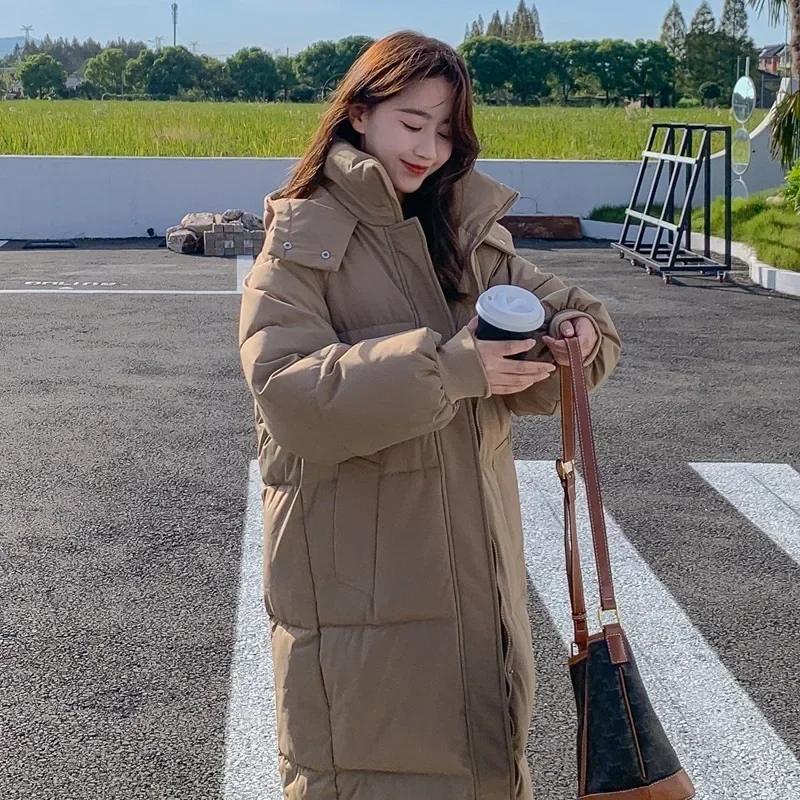 Женская зимняя куртка на хлопковом наполнителе с капюшоном