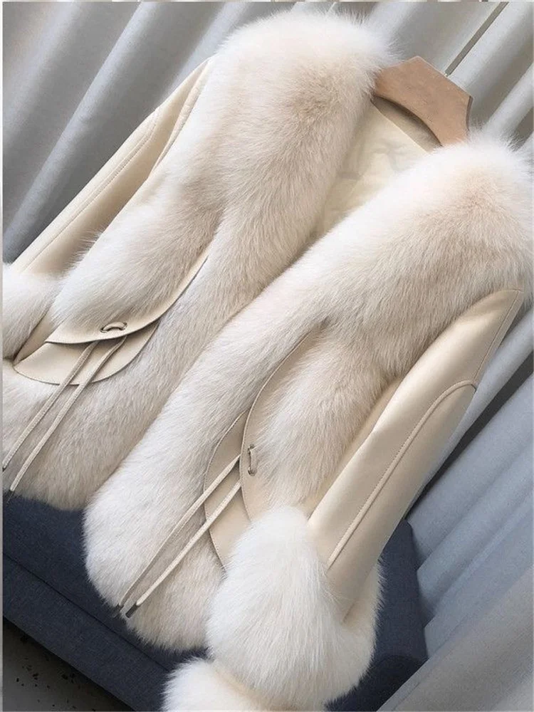 

Women's Winter Down Jacket Padding Sheepskin Coat 2023 Winter Down Coats True Fox Fur Faux Leather Grass Short Filling Parkas