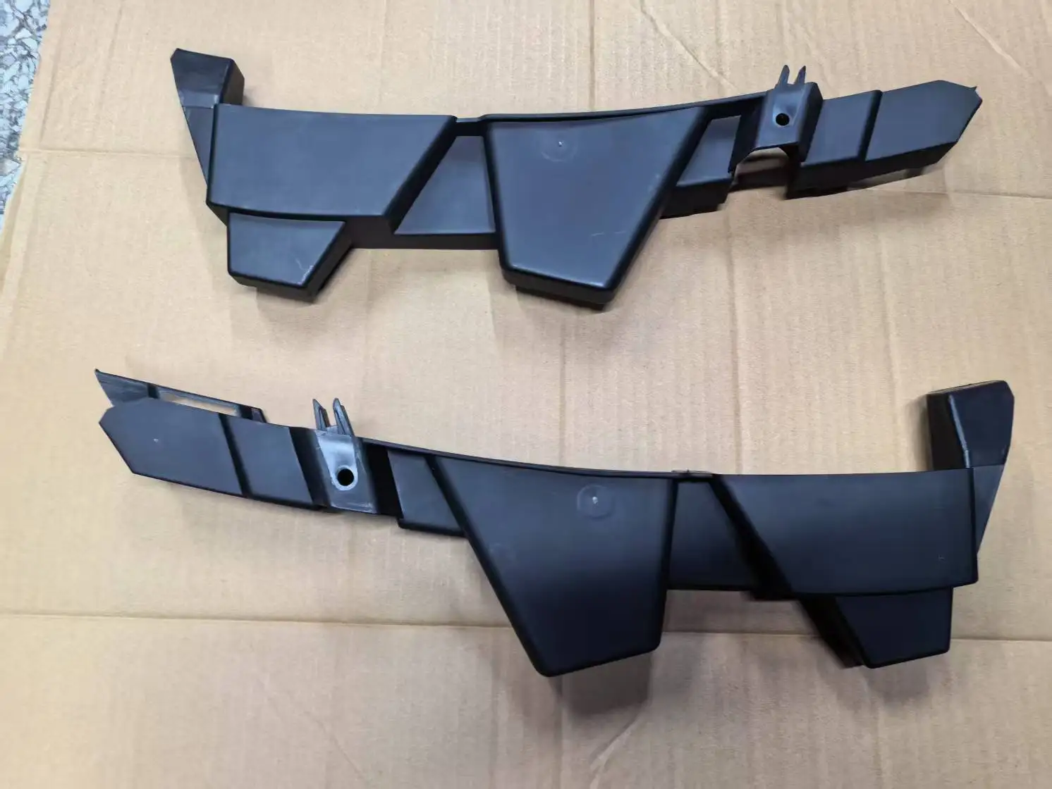 

Левая опора переднего бампера для Porsche Panamera 970 2010-2016 OE 97050555300 97050555400