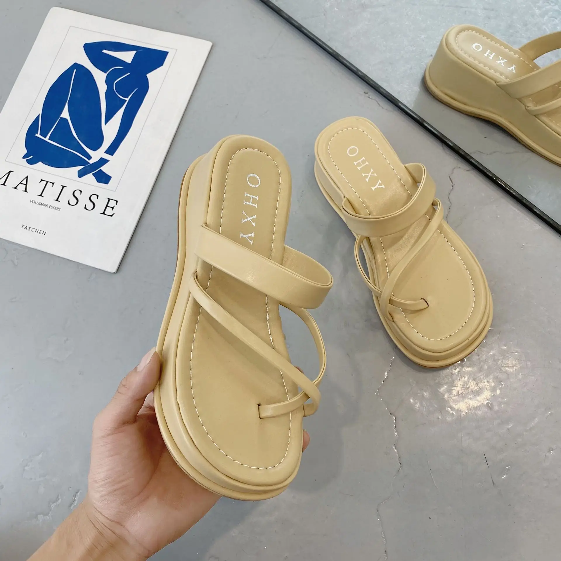 

Шлепанцы женские на танкетке, роскошные сандалии на платформе, на каблуке, резиновые низкие тапки, высокие тапочки, лето 2022