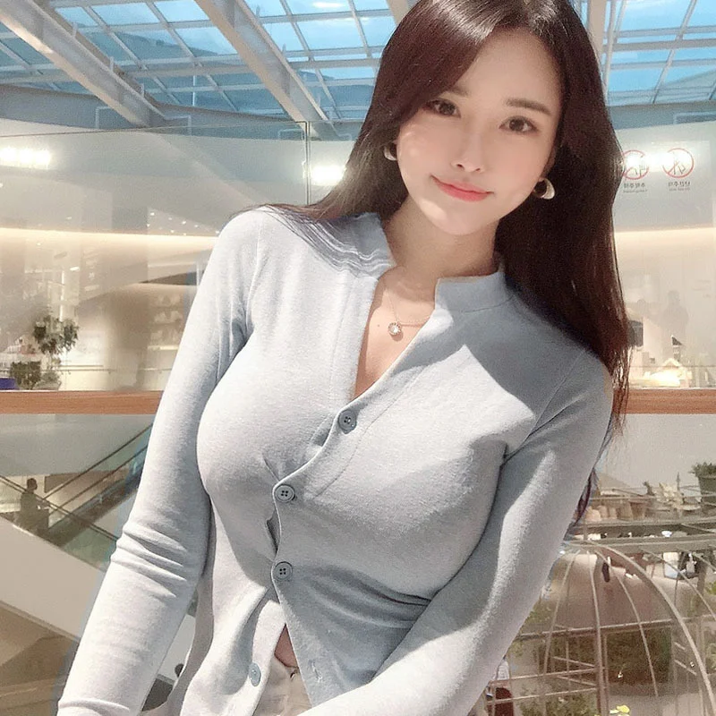 

WOMENGAGA Sweet Tees Gentle Blue Diagonal Neck Diagonal Button Top Women V-neck T Shirt Hot Sexy Korean Women Tops SO5Q