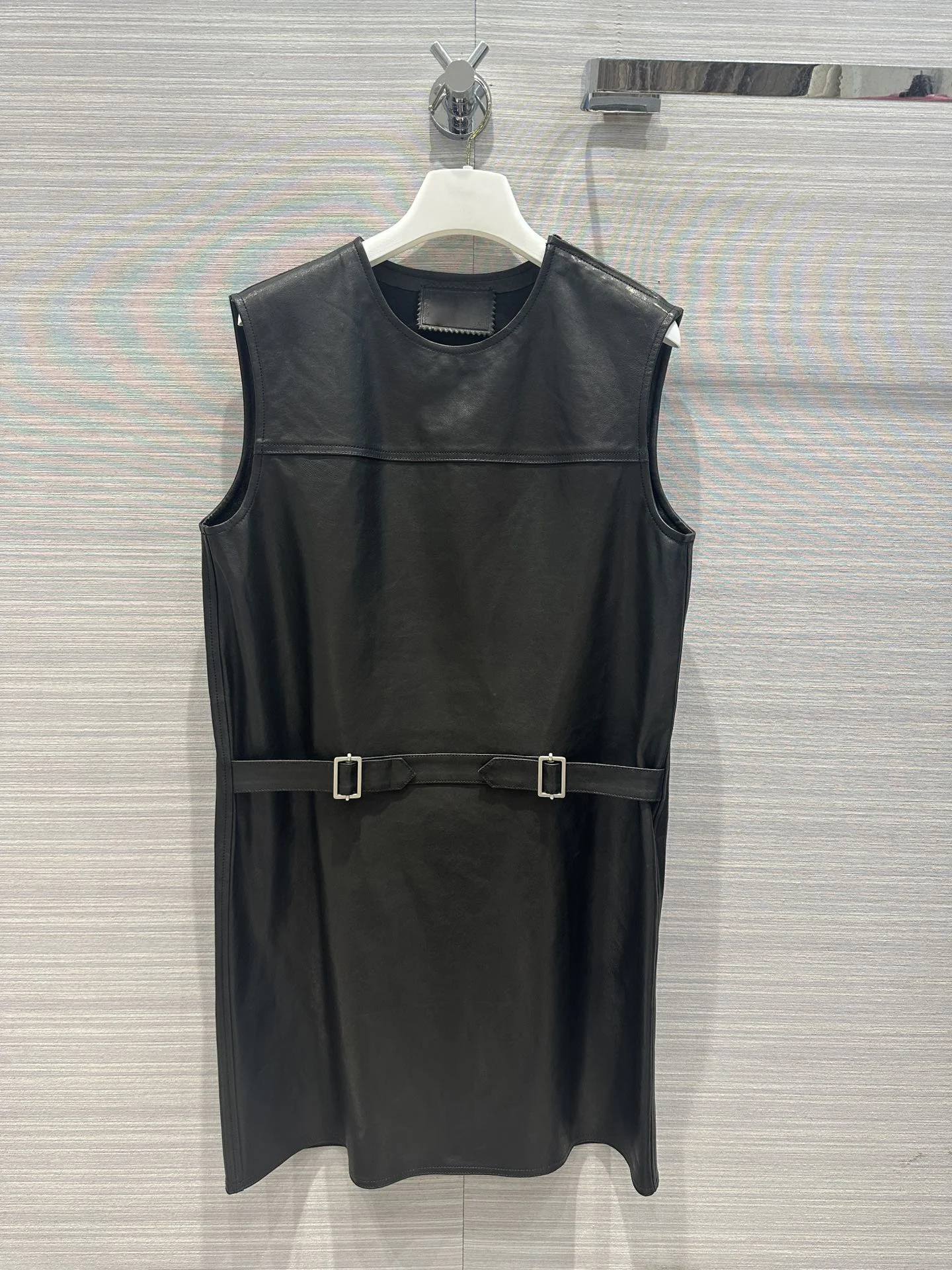 

202323 Autumn and winter new leather vest vest skirt temperament lazy wind stacked interpretation of senior single products8.15