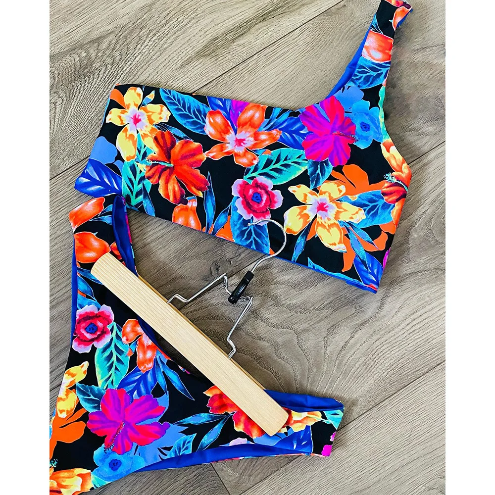 

2022 New European and American Printed Triangle Small Bikini One Shoulder Split Swimsuit Female Bikini Sexy