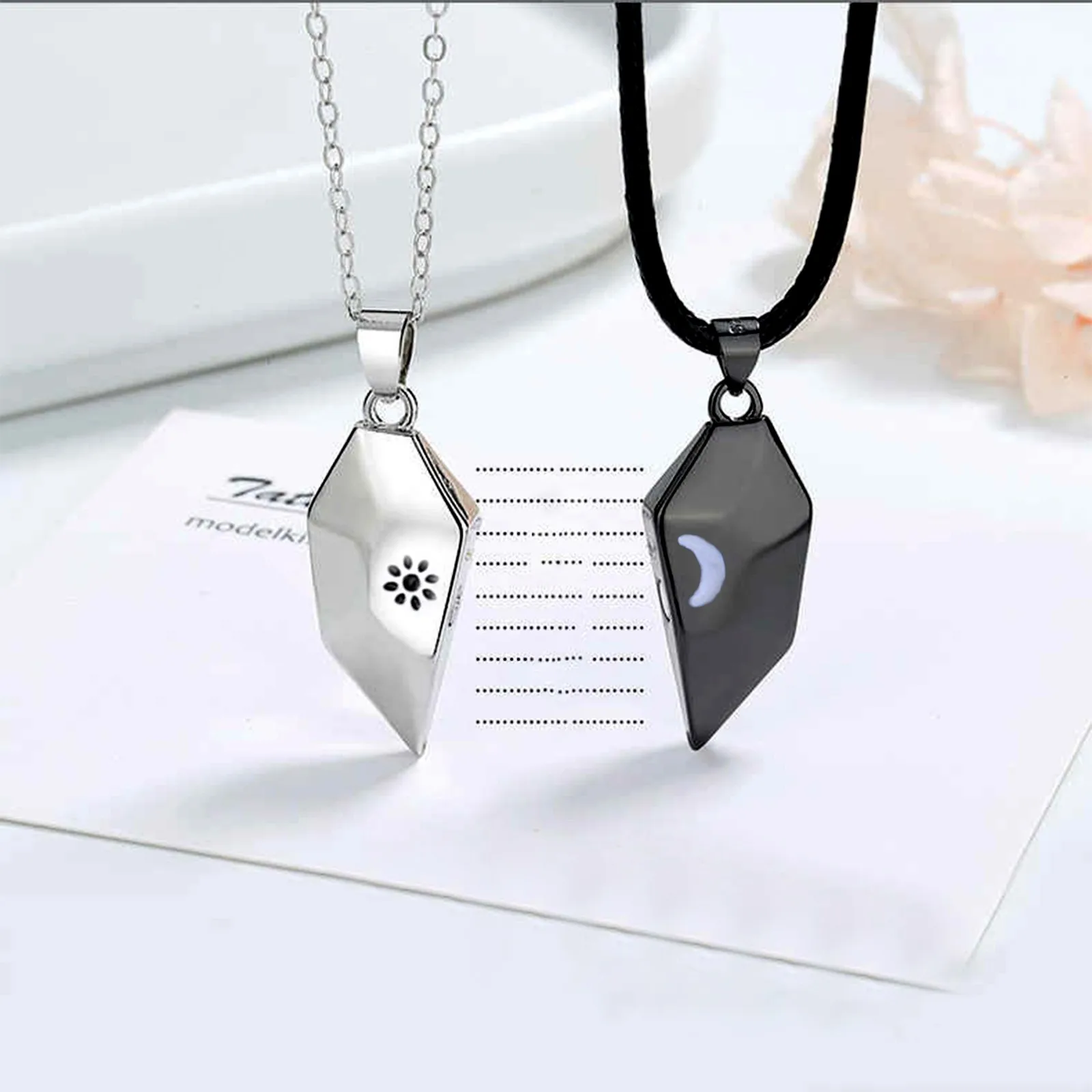 Ожерелье с подвеской в форме сердца и солнца