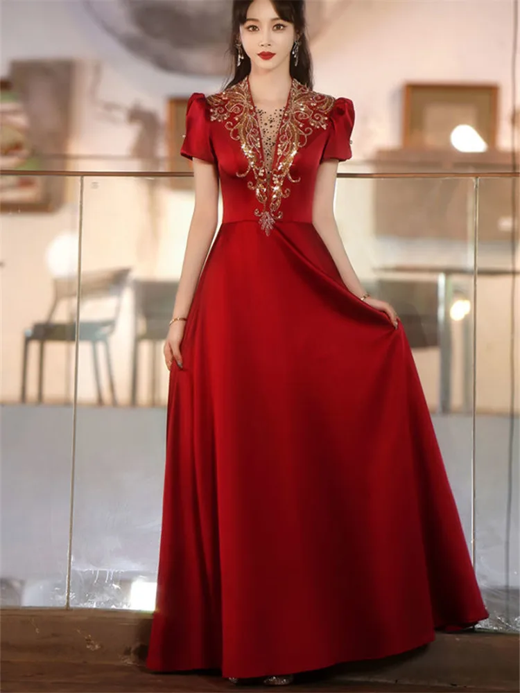 

Женское платье средней длины, однотонное облегающее ТРАПЕЦИЕВИДНОЕ ПЛАТЬЕ со стразами и V-образным вырезом, весна-лето 150