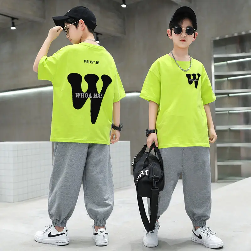 

Летняя одежда 2023, футболка для мальчиков + серые брюки, одежда для мальчиков, повседневные стильные костюмы для мальчиков, детский спортивны...