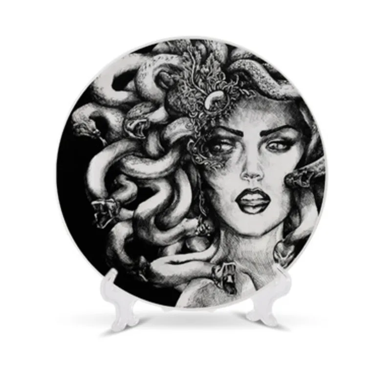 Дешево Настенная табличка с изображением змеи мейденя Горгоны, современная модная подвесная тарелка для посуды, домашний декор Продажа Настенная табличка с изображением змеи мейденя Горгоны, современная модная подвесная тарелка для посуды, домашний декор