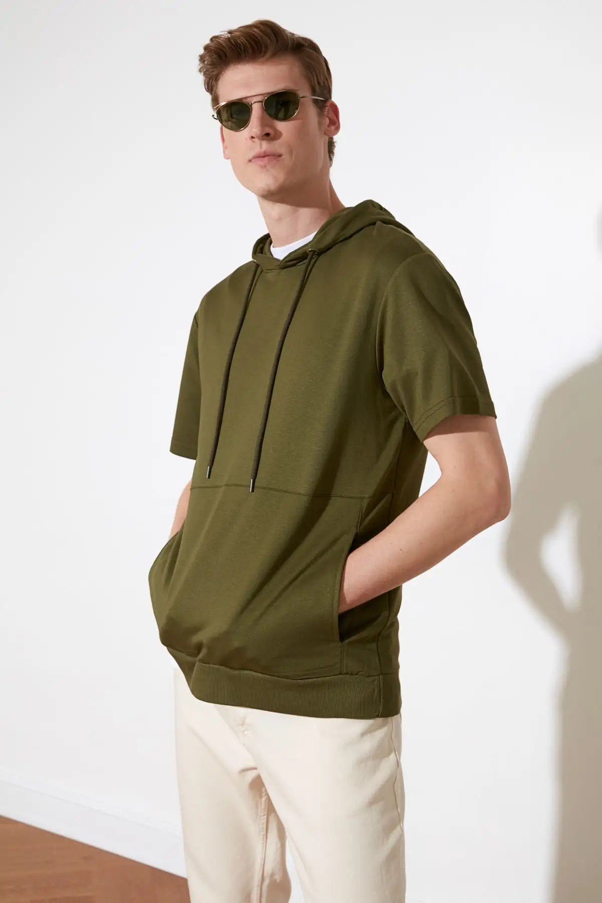 

Trendyol Men 'S Regular Fit Short Sleeve Hooded Sweatshirt TMNSS21SW0211