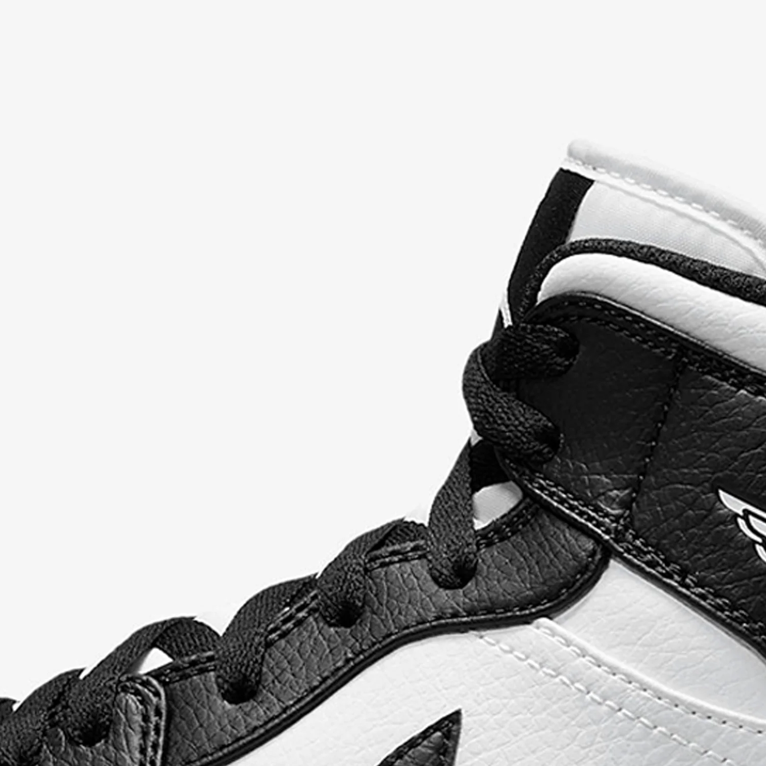 Фото Мужские тренировочные футбольные кроссовки Nike Authentic Jordan FJ6805-100 №3