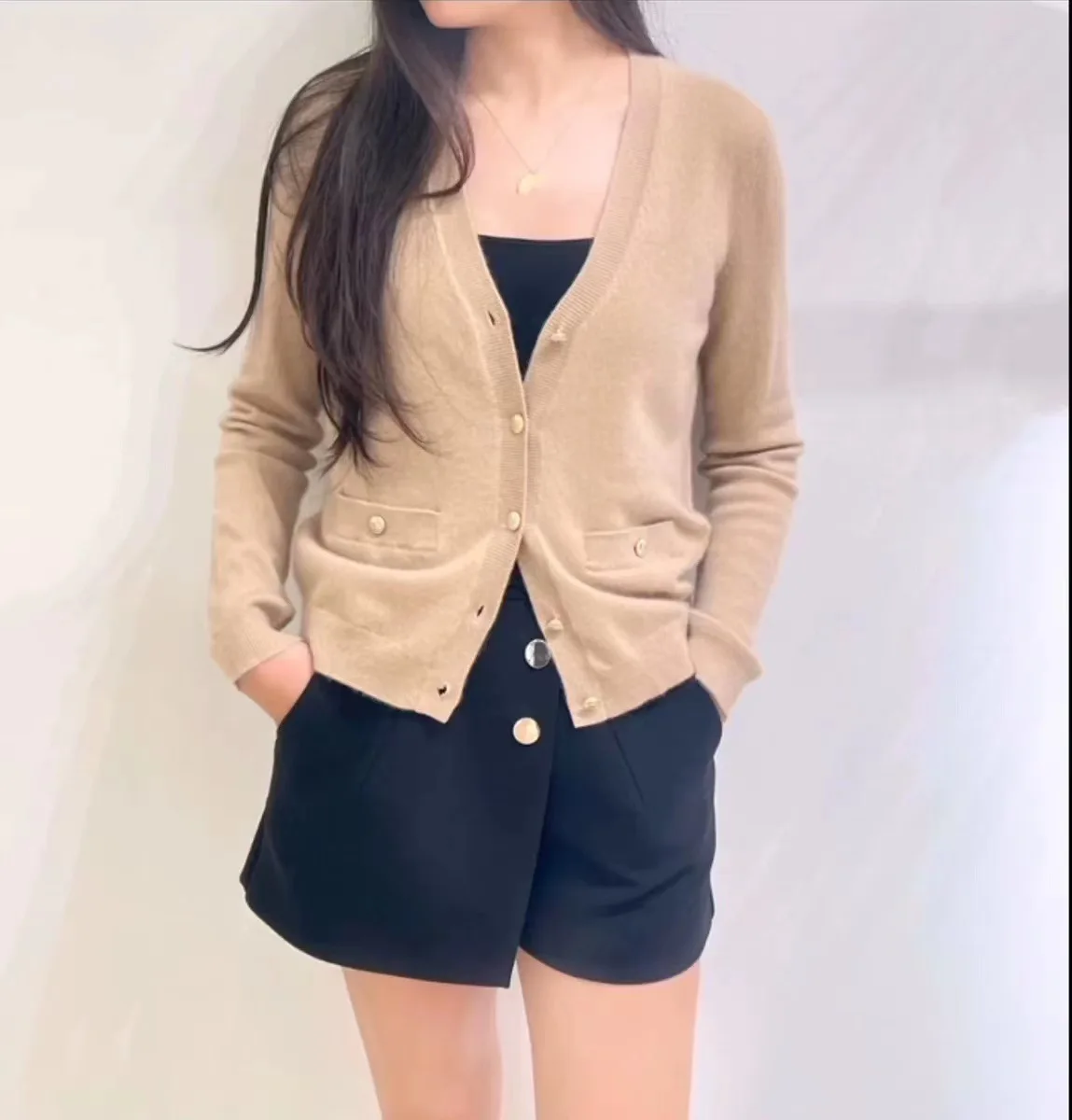 

Women Single Breasted V-Neck Double Pockets Fall Winter Knitted Cardigan