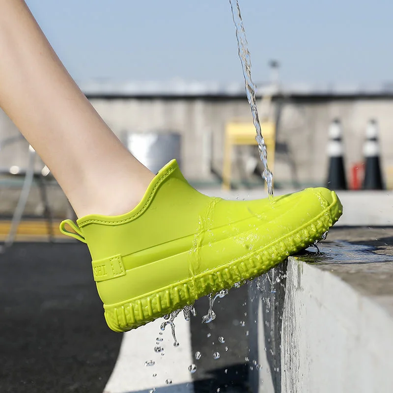 

Fashion: Wear Short Tube Waterproof And Antiskid Warm Women's Shoes With Cotton And Low Top Rain Shoes