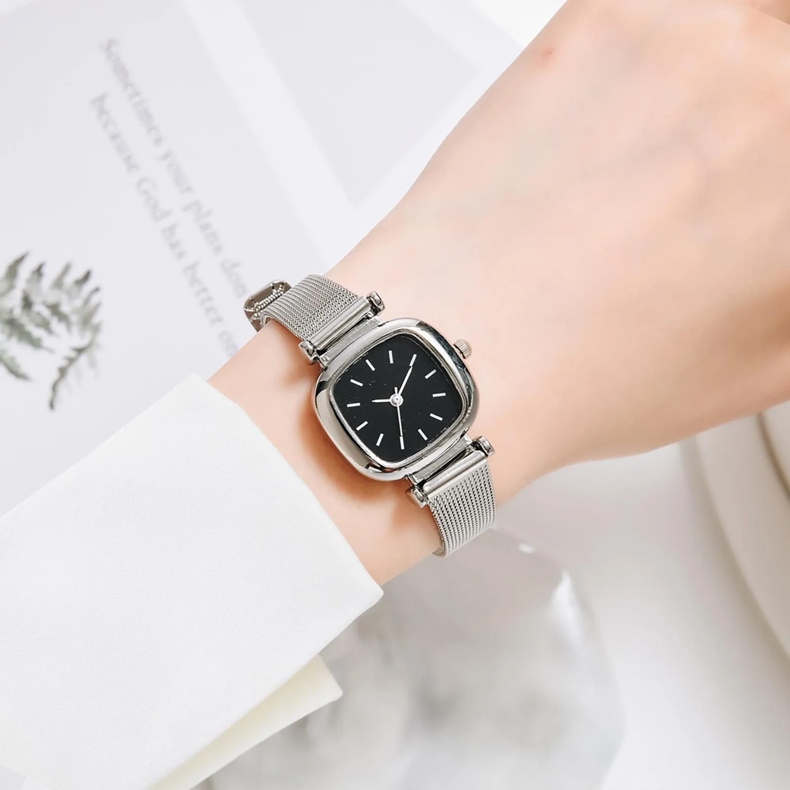

Simple Watches Women Square Dial Fashion Quartz Gold Wrist Watch Korean Version Leather Dress Casual Ladies Clock Montre Femme