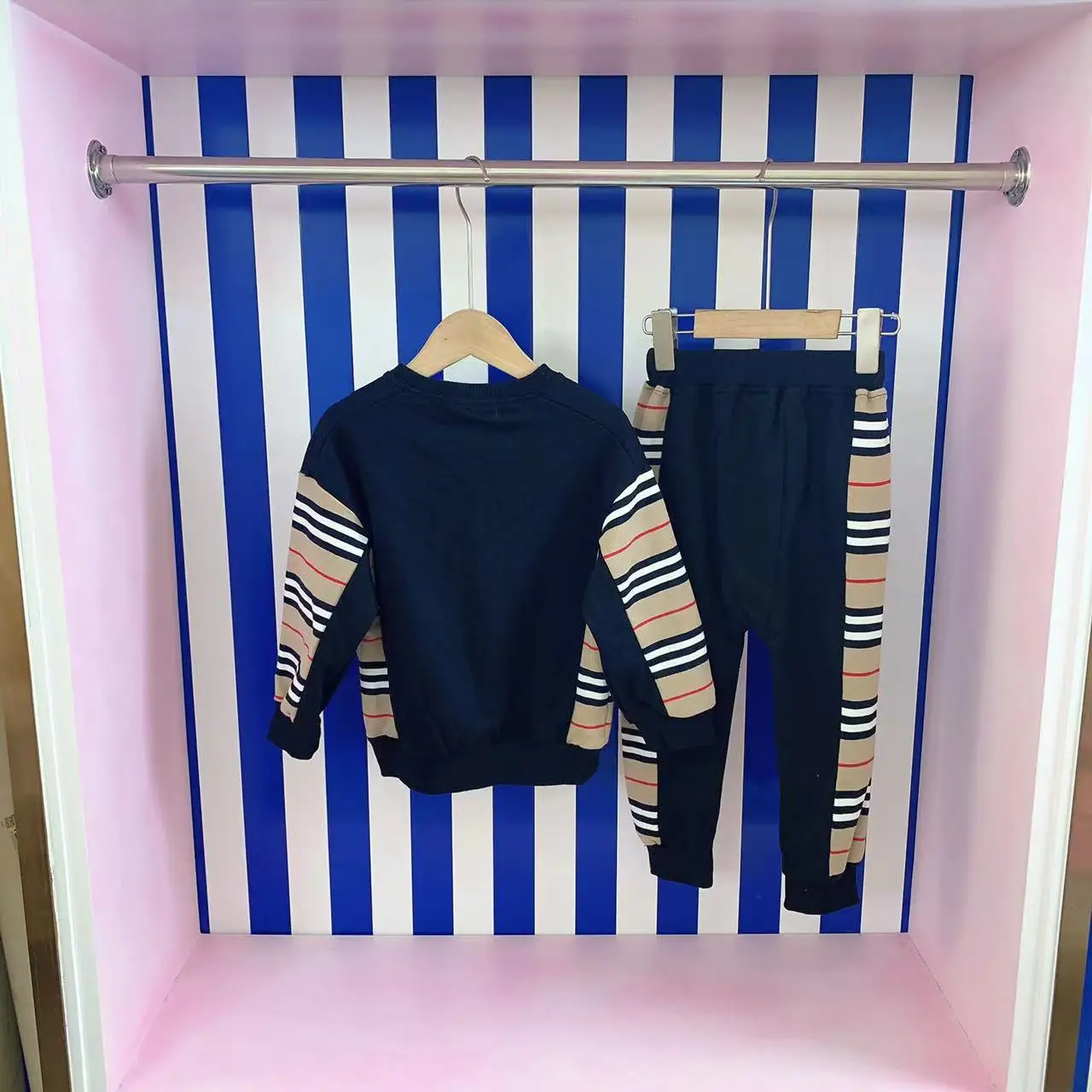 

High Fashion Kids Clothing Sets 2022 Winter New Design Striped Sweater with Pants 2 Piece Sets For Boys Letter Printed Tracksuit