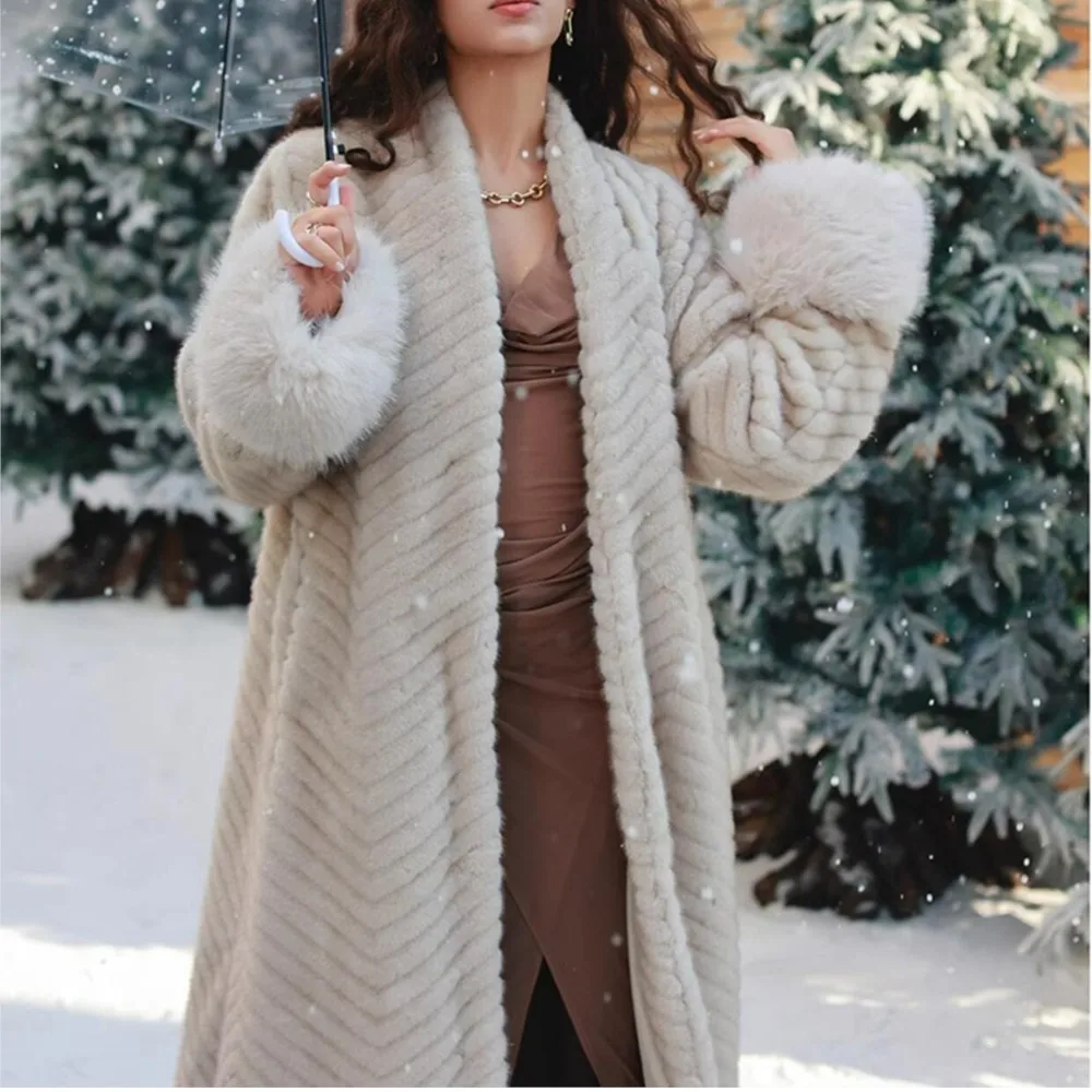 2-цветное зимнее пальто с тиснением волнистой полосой и норковым искусственным