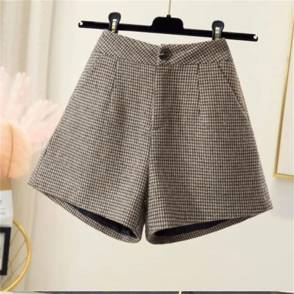

2023autumn Winter Wool Shorts Women Korean High Waist Plaid Wide Leg Short Pants Femme Casual Loose Boots Breechcloth Outer Wear