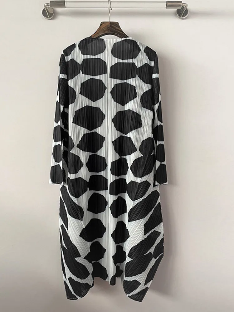 GVUW плиссированный длинный плащ с геометрическим принтом для женщин осень 2023