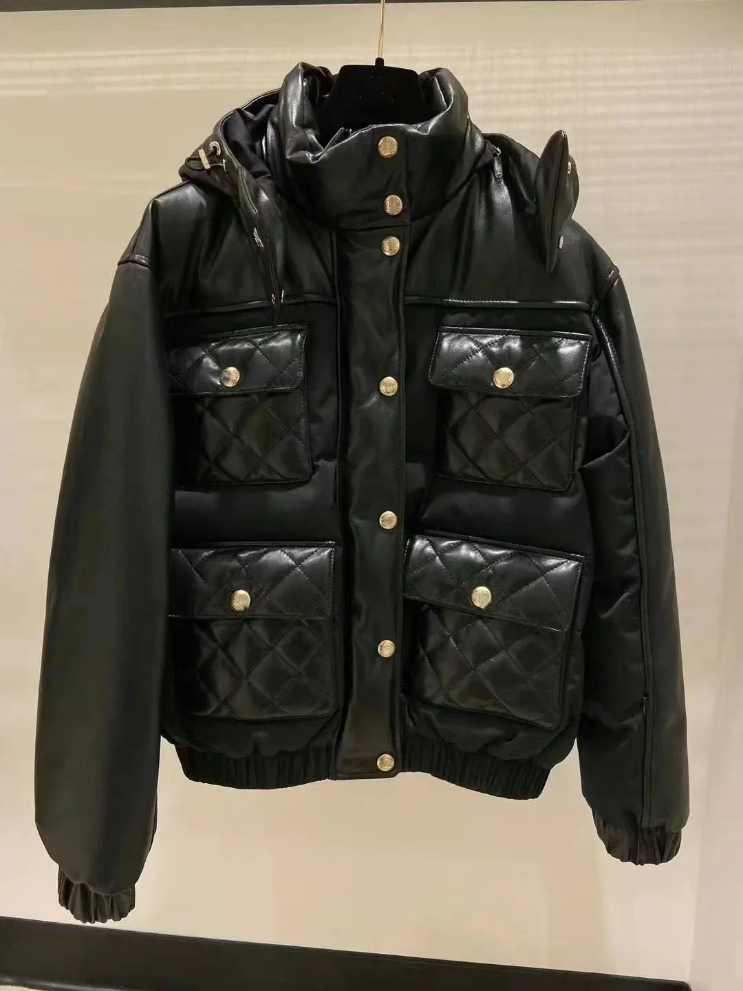 Рисунок 2 - Женская одежда 2023