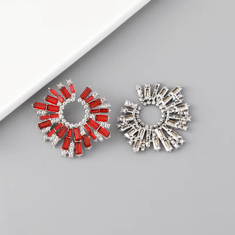 

Fashion Exaggerated Geometry C-shaped Large Irregular Sunflower Big Red Crystal Stud Earrings for Women Vintage Jewelry