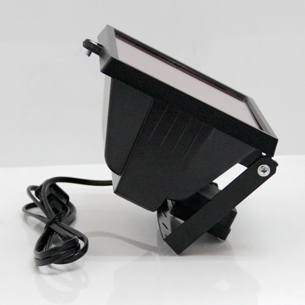 Детектор рентгеновских изъянов NDT Instruments красная фотолампа в темном помещении