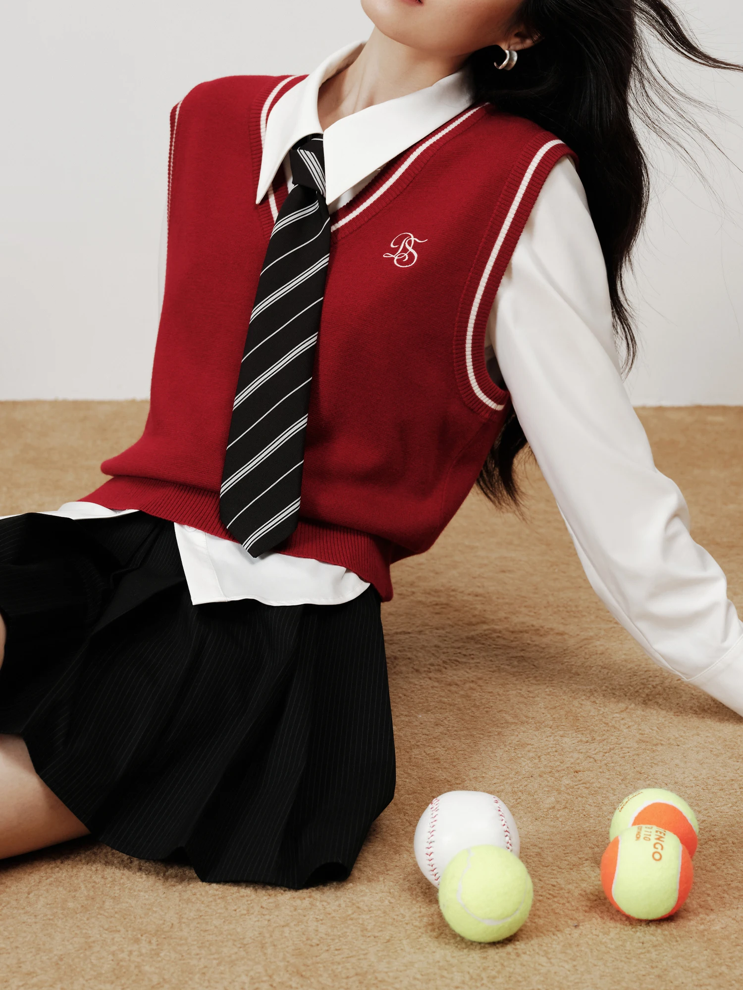 Женский трикотажный жилет DUSHU в стиле ретро с американской вышивкой осень 2024 Топ