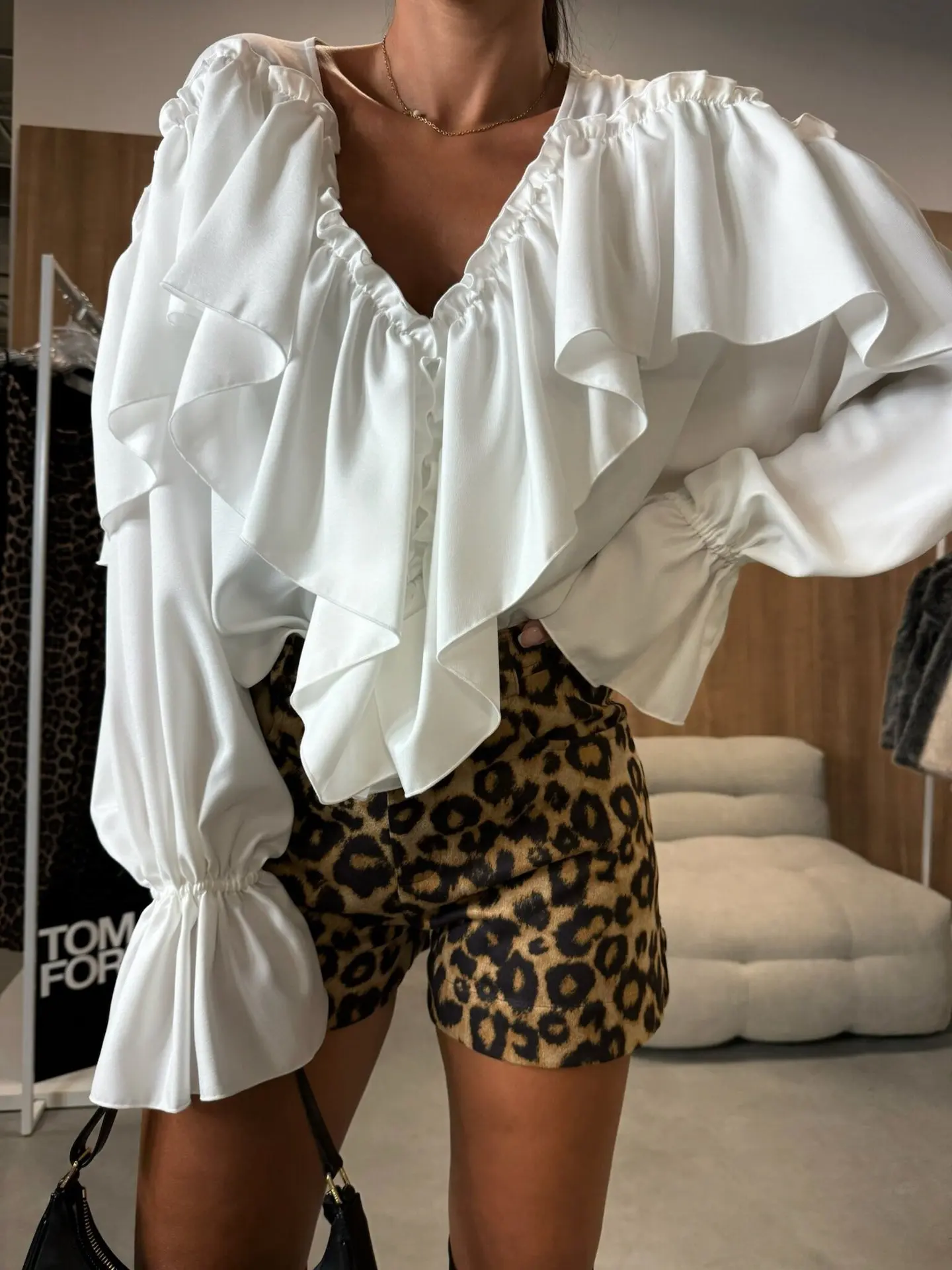 Однотонная повседневная рубашка с оборками